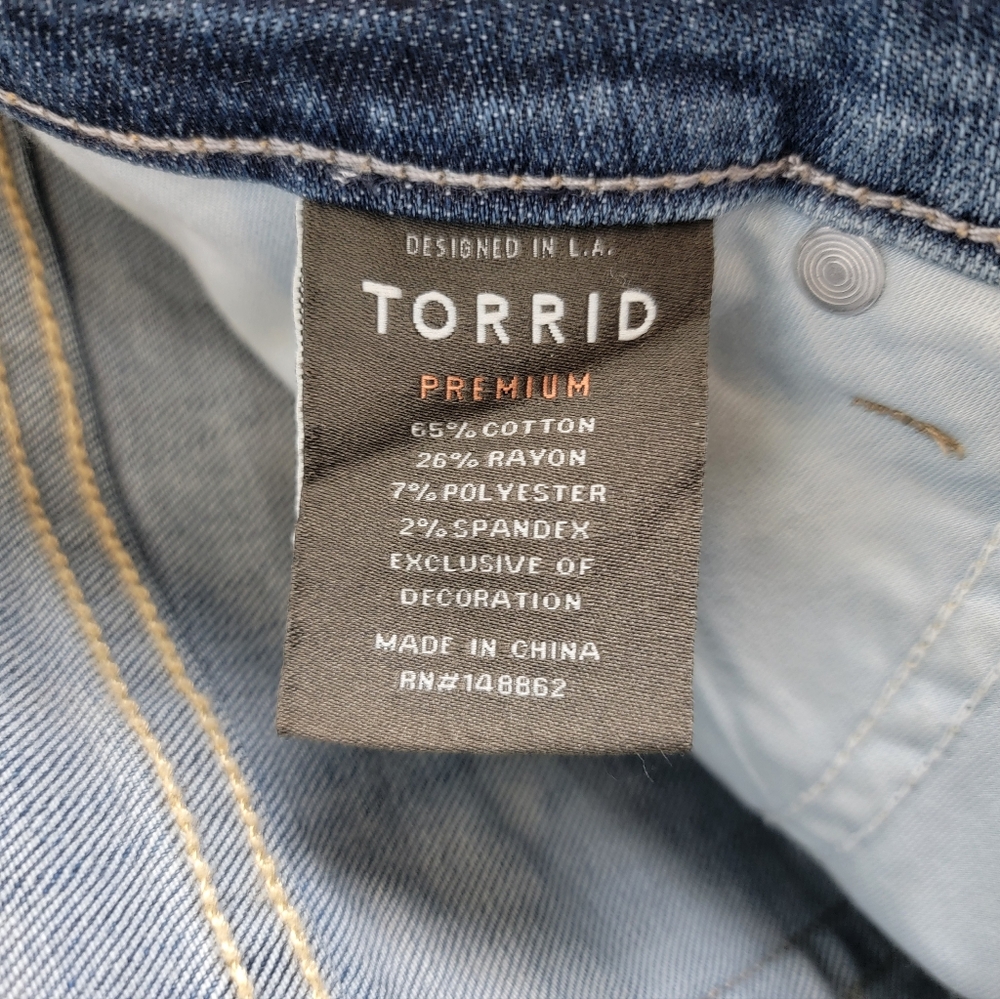 🆕️Torrid Premium Distressed Boyfriend Cropped Denim Jeans - Picture 8 of 8